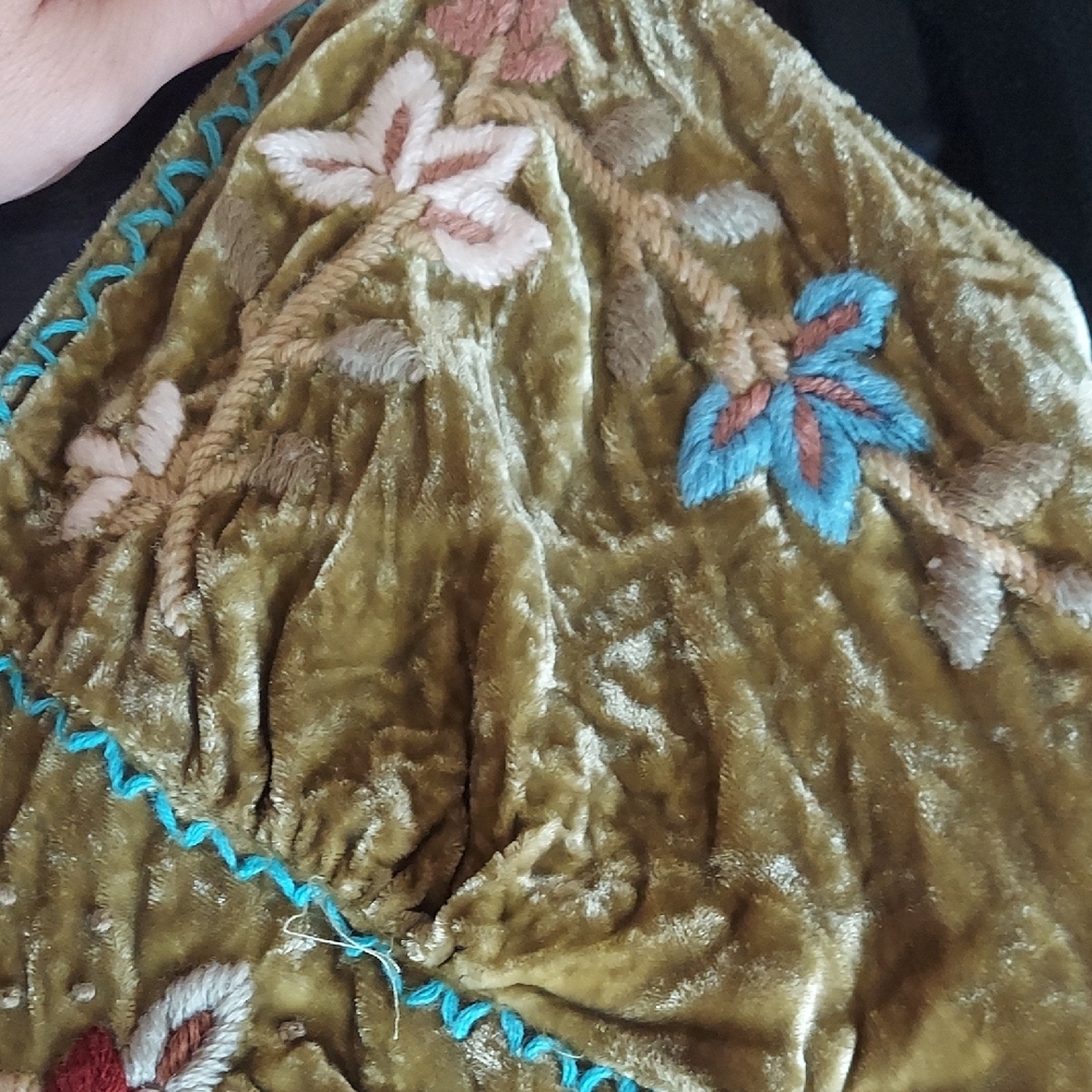 Embroidered Velvet Tank Top - Picture 2 of 10